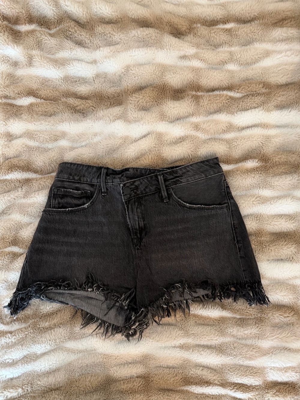 Good American Black Frayed Hem Denim Shorties